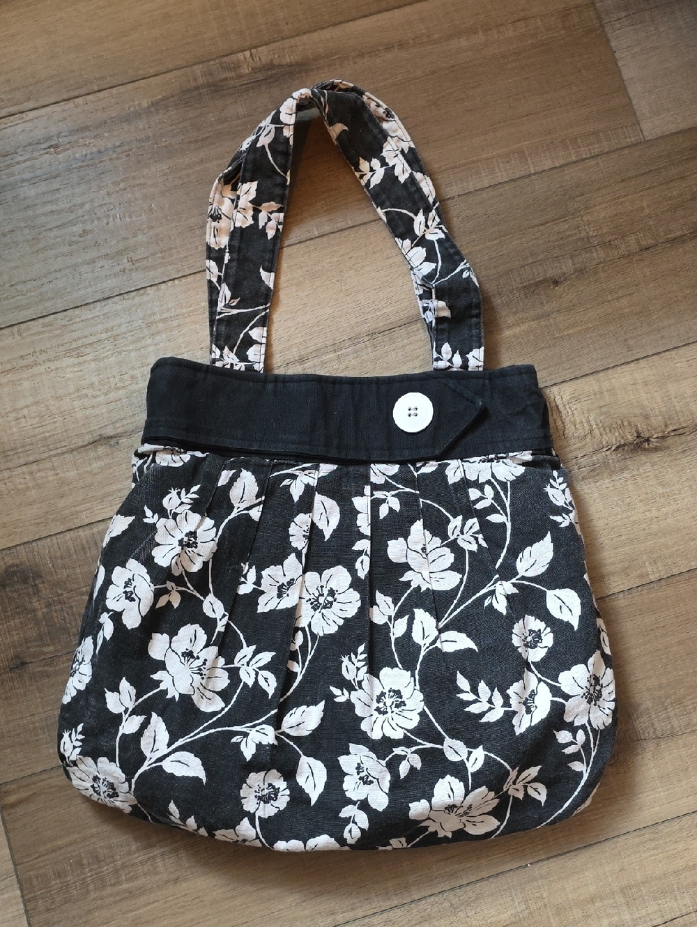 Black & White Floral Shoulder Bag Cottage VIBE